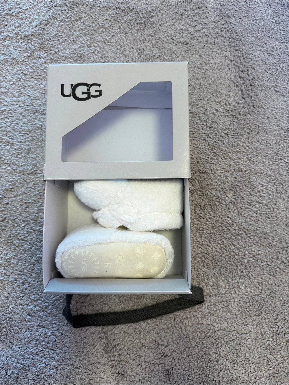 UGG White Infant Sheepskin Booties - Soft Baby Slippers baby size 3.